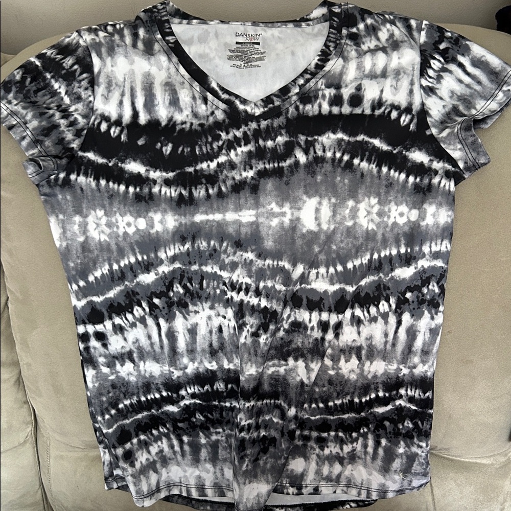 Danskin Now Black and White Short Sleeve Top